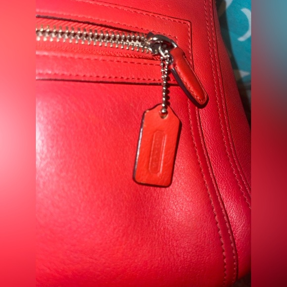 Coach Legacy Leather Basket clutch In Carnelian EUC released circa 2020/2021 - Picture 14 of 17